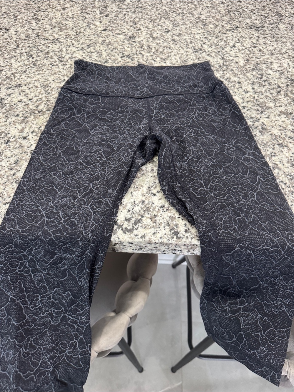 Lululemon Women's align crop leggings - Picture 3 of 3